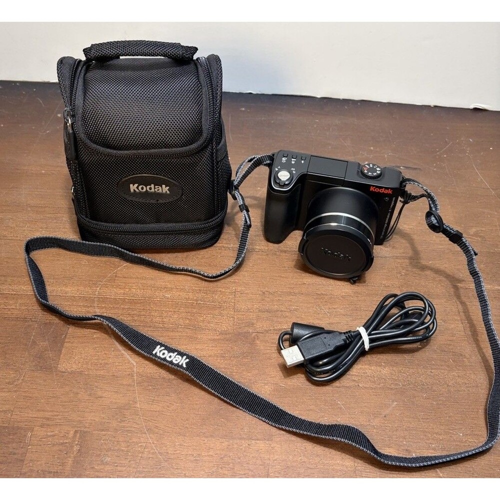 Kodak EasyShare ZD8612 IS 8.1 MP Digital Camera Black w/carry Case & Manual